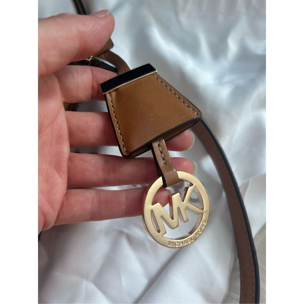 Michael Kors ROMY SUEDE MEDIUM MESSENGER crossbody - Picture 9 of 10